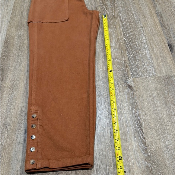 Something Navy Size 6 Tan Capris Front Pockets - Picture 11 of 13